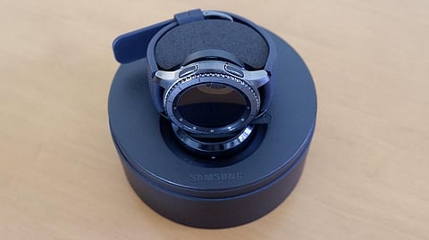 This New Smart Watch By Samsung Allows You To Make Calls While You Jog Or Drive