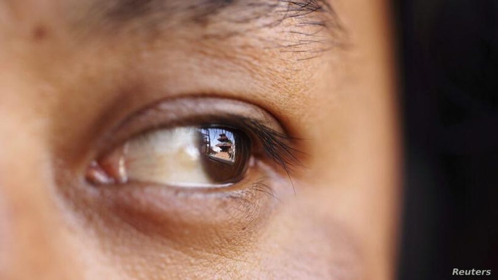 Tracking Eye Movement can Reveal When Person Recognizes Another