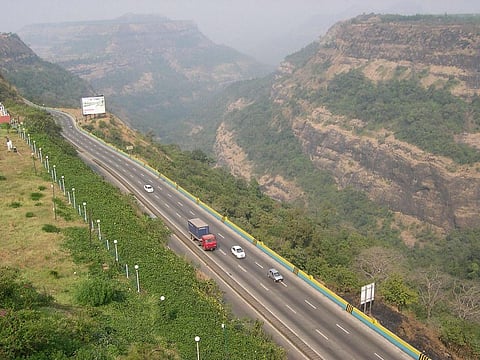 Reach Mumbai to Pune in Under 35 Minutes! Soon to be Reality with Hyperloop Project