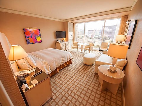 Home Decor: Know How One Can Combine Hotel Chic Interiors with Real House Warmth