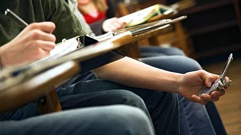 7 out of 10 Women Cheat on Spouses in India: Survey