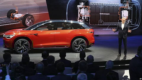 Shanghai Auto Show Exhibit Electric SUVs and Sedans with Driving Range, Luxury Features