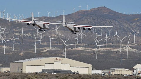 World’s Largest Aircraft ‘Roc’ Makes First Flight over Mojave Desert in California