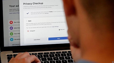 US Senators Introduce Bill to Ban Social Media from Tricking Users in Giving up their Personal Data