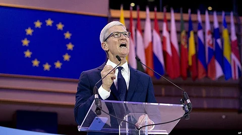 Apple Welcomes People with All Political Viewpoints, Says CEO Tim Cook