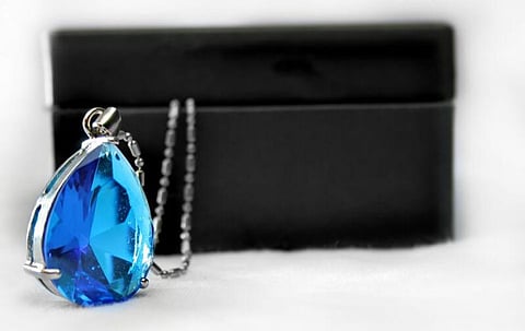 Right Ways to Flaunt Your Jewellery This Part Season