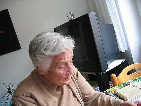 Common Painkillers Triple Harmful Side Effects in Dementia