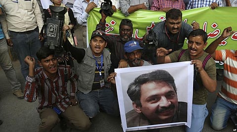 Restrictions on Freedom of Expression : Pakistani Journalists Struggle with Growing Threats from Government and Militants alike