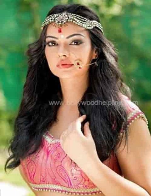 Mrs India Earth 2017 “Shweta Chaudhary” open to Bollywood