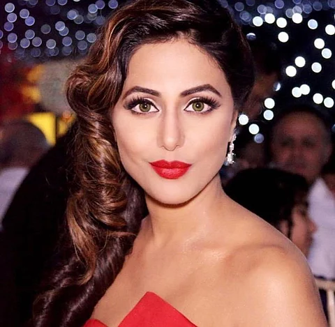 TV’s Favorite ‘Bahu’ Hina Khan Falls, Gets Hurt inside the ‘Bigg Boss’ House