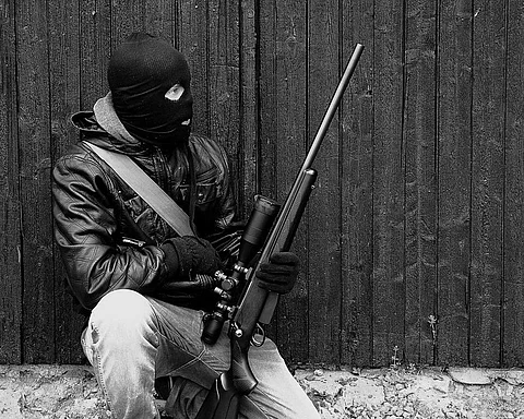 Warning Signs of Radicalization : Understanding What Makes a Terrorist
