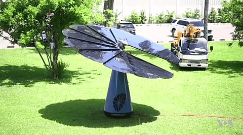 Inspired by Sunflower, Solar Energy ‘Flower’ Device with 12 solar power panel Petals Harvests Clean Energy