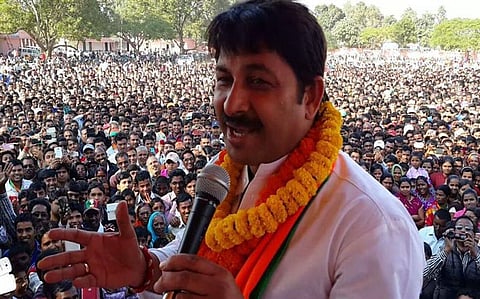 MP Manoj Tiwari misbehaves with School Teacher but kneels before Bollywood Actress