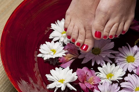 Here are 4 Ways to Carefree, Happy Feet in Monsoon!