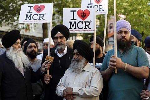 Sikh community in London helps deadly Grenfell Tower fire Survivors