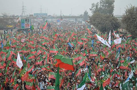 Pakistan “Cracks” down on Social Media, Government takes stern actions