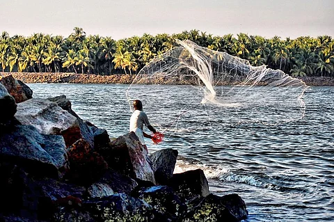 Ham Radio Operators to help Check Fishermen along West Bengal coast receive Weather Updates in the deep seas