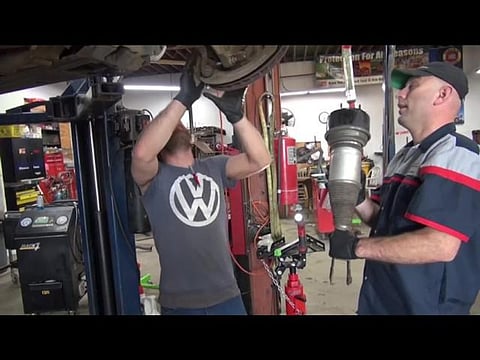 US Town Charlottesville Embraces Refugees, Auto Shop Business Flourishes