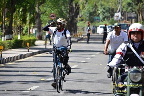 Retd Indian Army veteran cycling across the country in a tribute to Soldiers who laid down their lives for Nation since Independence