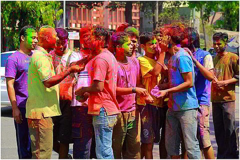 Do you stay away from colours on Holi for the fear of its after-effects? Here is the Solution!