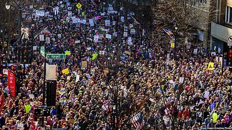 Anti-abortion Activists and supporters of a Woman’s right choose staged demonstrations in US