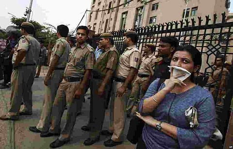 Delhi Police look for ‘Kiss’ Prank Molester, who runs away after kissing random Girls and posts videos of it on social media Websites