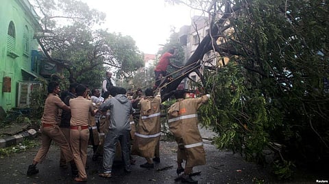 Cyclone Vardah damages over 7,000 Huts and Power infrastructure: Tamil Nadu Government asks for Rs 1,000 Crore for Relief and Reconstruction
