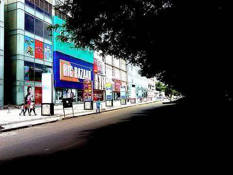 Demonetisation: People visit Outlets of Supermarket Chain Big Bazaar to Withdraw Cash in India