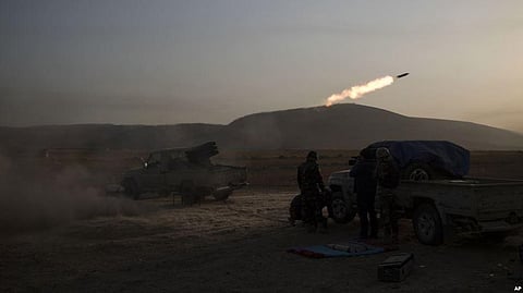 Kurdish Peshmerga Forces Begin Assault on Town Near Mosul to Capture it from Islamic State Fighters