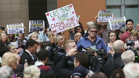 People Rallies in Australia after Proposal to house Refugees locally drew People both For and Against the Measure