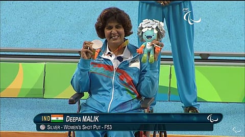 PM Narendra Modi gives Cash Award to First Indian Woman Paralympic Medallist Deepa Malik at Rio Games
