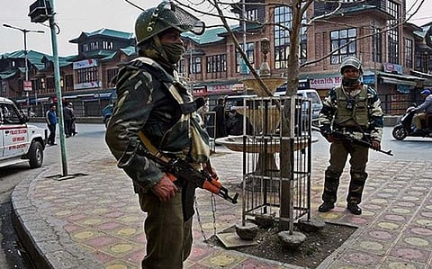 Kashmir: curfew continues in two districts