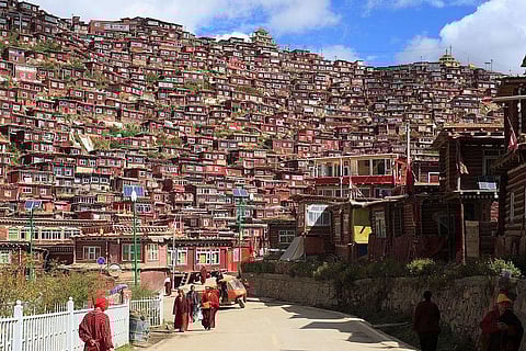 Tibet: Monks and Nuns helpless as Buddhist Academy at Larung Gar faces Chinese demolition