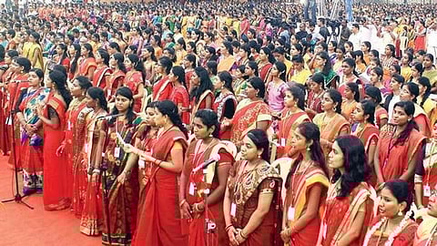 Hindu Spiritual and Service Fair kicks off with 11,000 Students Singing: Read On!