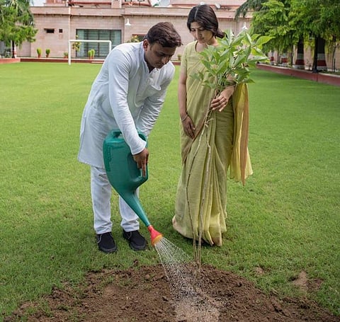 Kashmir unrest: Stranded pilgrims resume Amarnath Yatra after three days