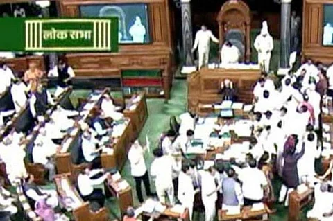 Gandhigiri: BJP offers roses to protesting Congress MPs in Parliament