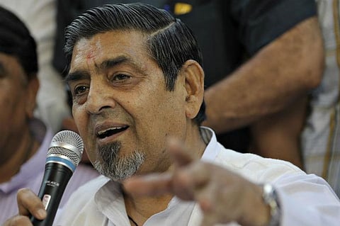 Jagdish Tytler attacked by Sikh youth in Delhi