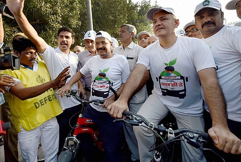 Delhi marks second car free day and start of ‘Swachh’ campaign