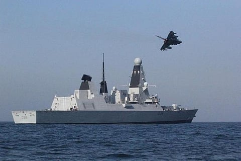 British navy warship HMS Defender to support French aircraft against IS