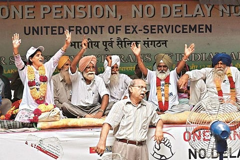 Now military veterans to return medals over OROP