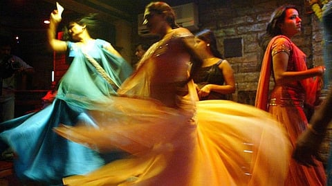Massage parlors & Dance Bars in Kolkata: See What happens behind the curtains
