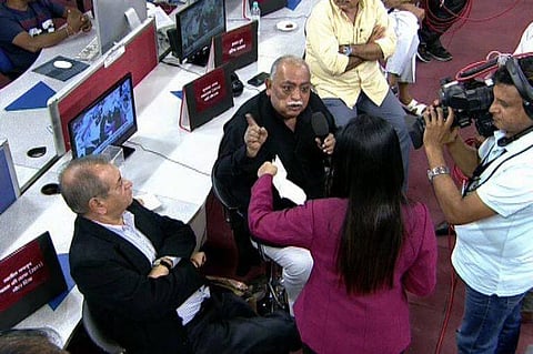 Munawwar Rana returns Sahitya Akademi Award on live TV