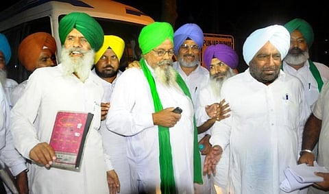 Punjab farmers to continue stir as talks with Badal fail