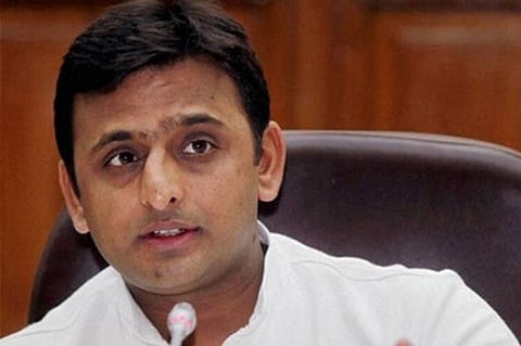 Akhilesh assures help to acid attack victims’ cafe in Agra