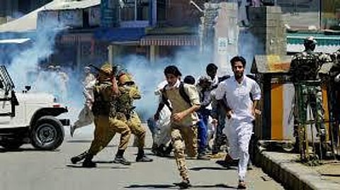 Kashmir: Clashes erupts in Anantnag