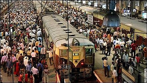 Eight die every day on Mumbai Local tracks: RTI