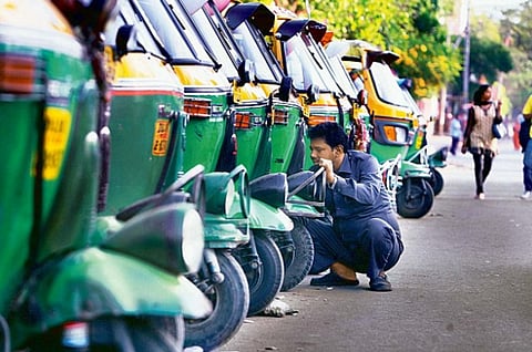 ACB Chief Meena faces non-bailable warrant: CNG scam