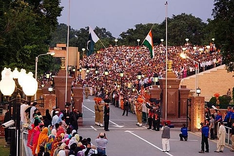 Pakistan holds Indian consignment at Wagah border