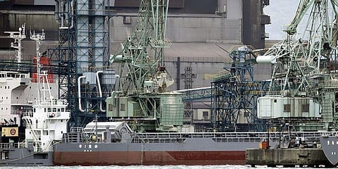 Oil in free fall touches $40 a barrel