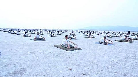 Members of Indian armed forces practise Yoga at 18000 ft above sea level